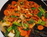 รูปขั้นตอนการทำที่ 6 ของ ไก่ผัดซอสโคจูจัง!