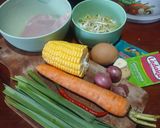 Foto langkah ke 1 dari resep Dua Menu: Tahu Ayam Kukus dan Sop Ayam Tahu.