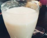 A picture of step 3 of Bnana shake.