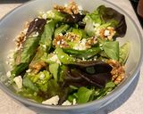 Foto langkah ke 2 dari resep Cheesy Green Salad with Walnut.