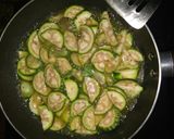 Foto langkah ke 2 dari resep Terong oseng cabe hijau.