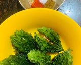 A picture of step 1 of Halka Pulka Bharwa Karela (Stuffed bitter gourd).