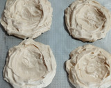 Foto del paso 3 de la receta: ✨🥂 Pavlova de fin de año ✨🍾