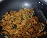 Foto langkah ke 5 dari resep Kwetiau goreng ala pontianak.