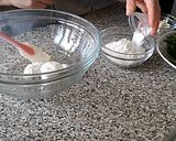Foto del paso 2 de la receta Pan Árabe con relleno de espinacas y queso