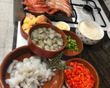 Foto del paso 1 de la receta: Arroz con pollo y gambas al aroma de tomillo