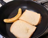 Foto langkah ke 3 dari resep Roti Pisang Panggang Keju dan Meses.