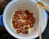 Tejfölös- kolbászos burgonyaleves kicsit másképp🥔🍜 recept fázis 3 fotója