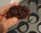 Foto del passaggio 4 della ricetta Muffin al cacao con gocce di cioccolato 😋