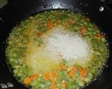 Foto del paso 3 de la receta: Risotto frutti di mare con monedas de plátano verde y ensalada