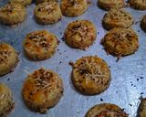 Foto langkah ke 4 dari resep Garlic Cheese Cookies.