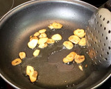 Foto del paso 3 de la receta: Alitas de pollo con patatas al horno