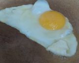 Foto langkah ke 2 dari resep Nasi Telur Ceplok dengan Scallion Oil.