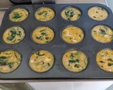 Foto langkah ke 5 dari resep Baked Egg Bacon and Spinach.