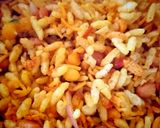 A picture of step 4 of Garlic Murmura Bhel.