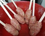 Foto langkah ke 2 dari resep Sate Sapi Giling Madu (Mpasi 1 yo+).