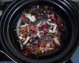 Hình bước làm 3 của món Cá kèo kho lá chanh