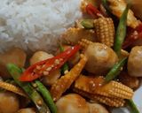 รูปขั้นตอนการทำที่ 2 ของ "ลูกชิ้นหมูผัดพริกเผา" Stir Fried Pork Balls with Chilli Paste