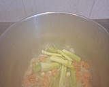 Foto del paso 1 de la receta: Caldo y sopa de pescado