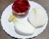 Foto del paso 1 de la receta: Filetes de merluza con pimientos de piquillo y ajos confitados