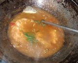Foto langkah ke 6 dari resep Telur Ceplok Saus Seblak.