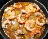 Foto del paso 5 de la receta Merluza con guarnición de patatas, gambas y potón