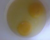 A picture of step 1 of Simple spicy turmeric scrambled egg.