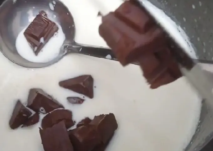 Langkah-langkah untuk membuat Cara membuat Chocolate cake ala Rumahan (3 bahan saja)
