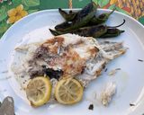 Une image de l'étape 8 de Dorades royales en papillote à l ail, citron et persil avec piments grillés.