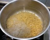 Une image de l'étape 2 de Gratin de gnochettis aux épinards, lard et tomates.