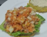 Foto del paso 7 de la receta: Arepa🥯de mazorca🌽rellena de pollo🍗, ensalada y salsa🍎tártara liviana🧆🥙🫓