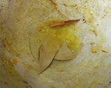 A picture of step 2 of Mushroom masala.