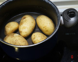 Foto del paso 3 de la receta: Cena ligera de caballa a la plancha con acelgas y patata hervida