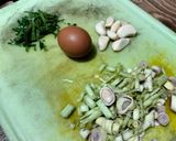 Foto langkah ke 1 dari resep Ayam Goreng Daun Jeruk.