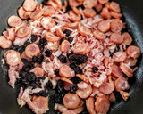 Foto del paso 2 de la receta: Espaguetis🍝 Carbonara🥓Con Uvas Pasas...!