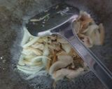 รูปขั้นตอนการทำที่ 3 ของ หอมใหญ่ผัดไก่