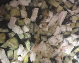 Foto del paso 2 de la receta: Arroz meloso de pollo, berenjena y cabrales (con leche de almendra)