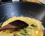 Foto langkah ke 4 dari resep Telur dadar kangkung.
