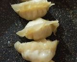 Foto langkah ke 5 dari resep Gyoza mawar ala Raditya.