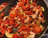Une image de l'étape 4 de Pains pitas au poivron rouge tomates jambon et mozzarella.