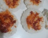 A picture of step 3 of Idli pizza.