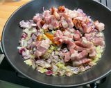 Une image de l'étape 8 de Cheveux d’ange aux fanes de carottes, lard fumé et pecorino.