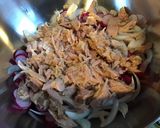 Une image de l'étape 4 de Salade de radis roses au thon et piment d espelette.