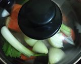 Foto langkah ke 5 dari resep Kaldu Ayam Kampung Slow Cooker.