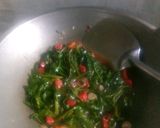 Foto langkah ke 3 dari resep Cah kangkung berkuah.