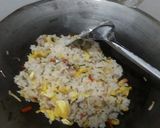 Foto langkah ke 3 dari resep Nasi goreng daun jeruk.