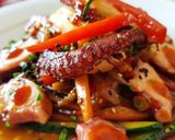 Foto del paso 4 de la receta: Pulpo fusión con yuca, wok de verduras y salsa de ostras 🔥🔥🔥