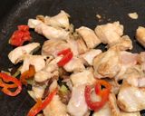 A picture of step 2 of Stir-Fried Okra with Fermented Tofu and Chicken.
