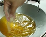 Foto langkah ke 3 dari resep Kremes Krezzzz Bersarang.