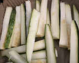 Foto del paso 2 de la receta: Bastones de calabacín en airFryer, con emperador a la plancha